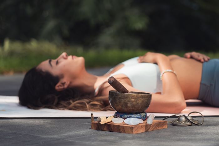 Chakra-Ausgleich-Frau-min